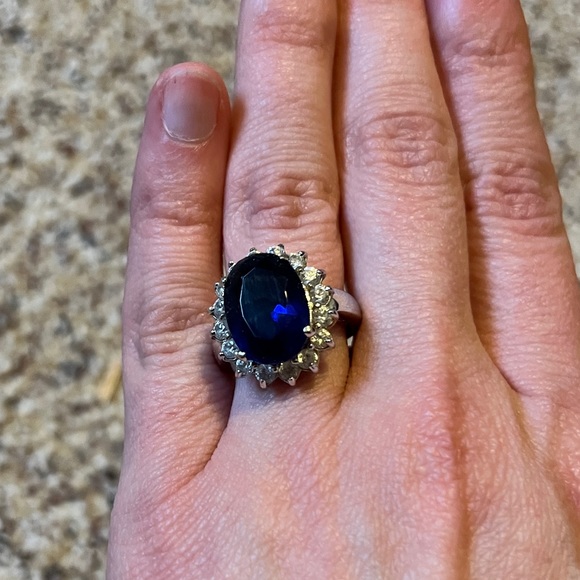 Princess of Wales Replica faux sapphire and diamond engagement ring in box - Picture 5 of 7